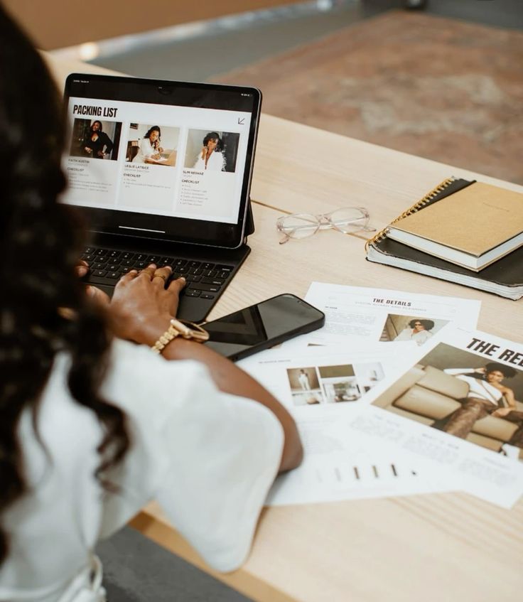 12 Essential Tools That Help That Girl Stay on Track Daily